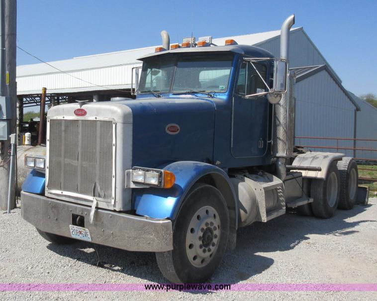 image for item I4593 1992 Peterbilt 359 Glider Kit semi truck