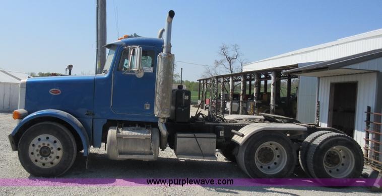 image for item I4593 1992 Peterbilt 359 Glider Kit semi truck
