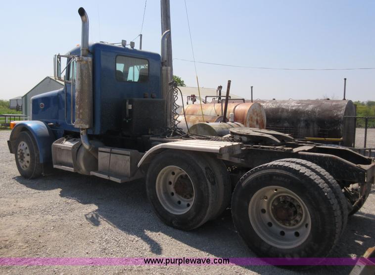 image for item I4593 1992 Peterbilt 359 Glider Kit semi truck