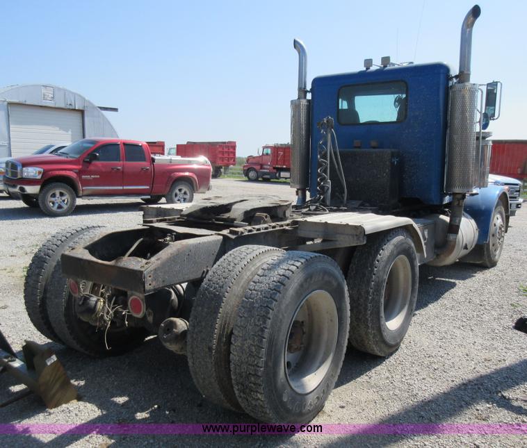 image for item I4593 1992 Peterbilt 359 Glider Kit semi truck