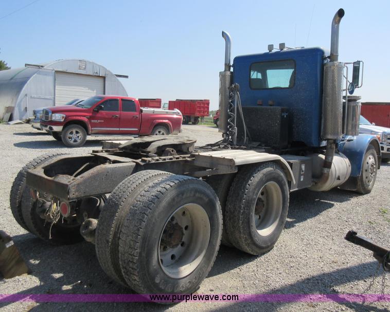 image for item I4593 1992 Peterbilt 359 Glider Kit semi truck