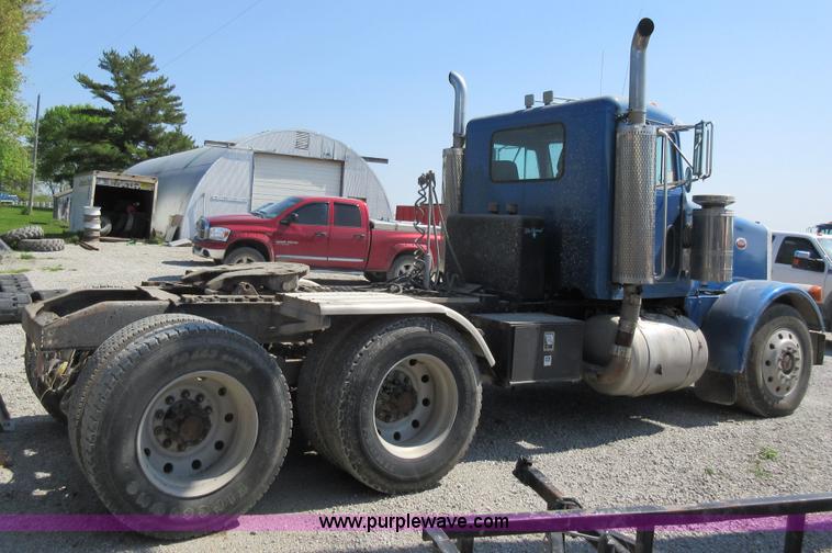 image for item I4593 1992 Peterbilt 359 Glider Kit semi truck