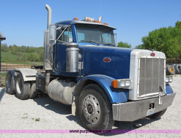 image for item I4593 1992 Peterbilt 359 Glider Kit semi truck