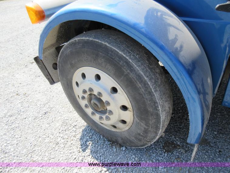 image for item I4593 1992 Peterbilt 359 Glider Kit semi truck