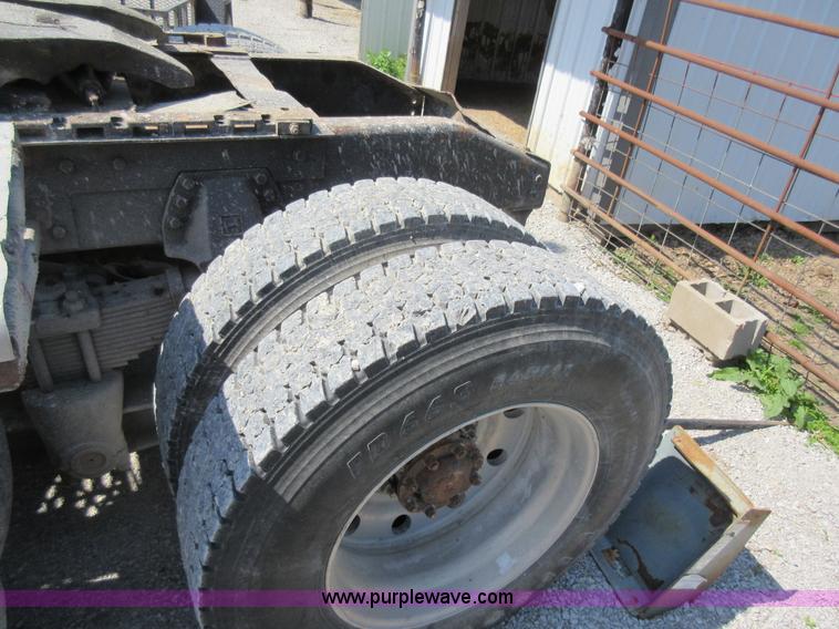 image for item I4593 1992 Peterbilt 359 Glider Kit semi truck