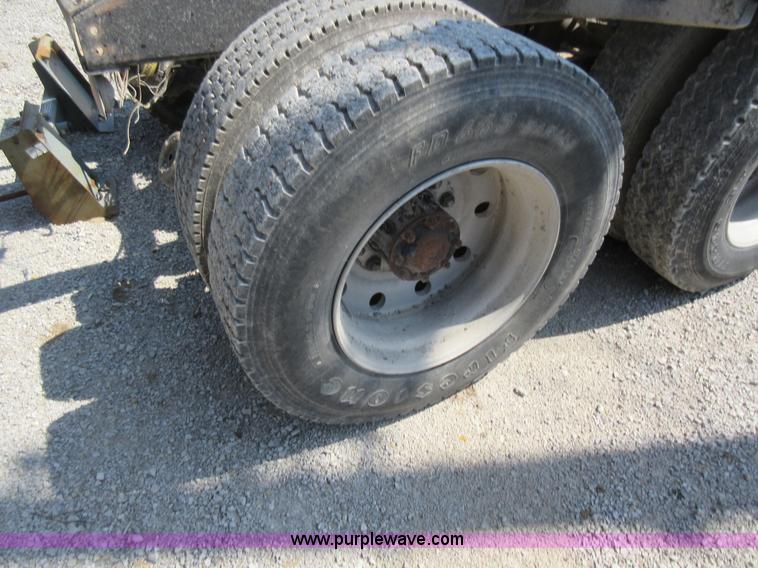 image for item I4593 1992 Peterbilt 359 Glider Kit semi truck