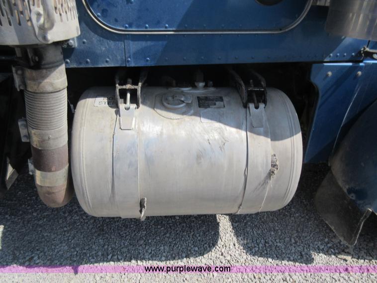 image for item I4593 1992 Peterbilt 359 Glider Kit semi truck