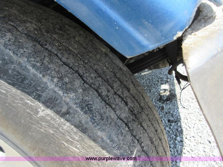 image for item I4593 1992 Peterbilt 359 Glider Kit semi truck