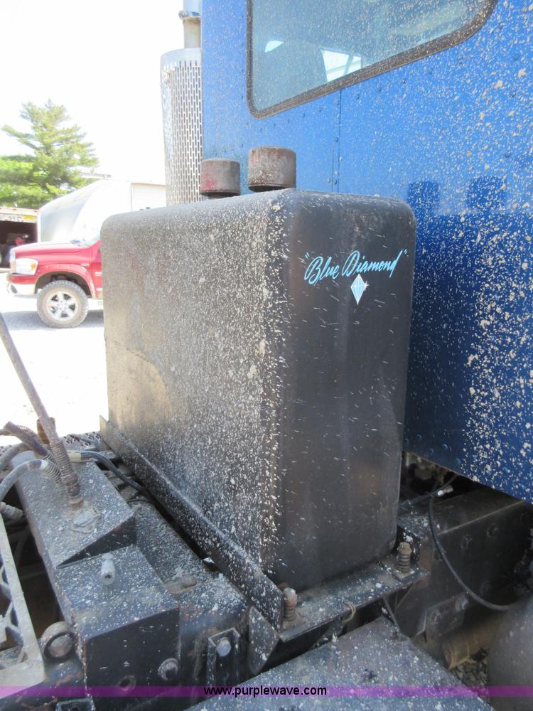 image for item I4593 1992 Peterbilt 359 Glider Kit semi truck