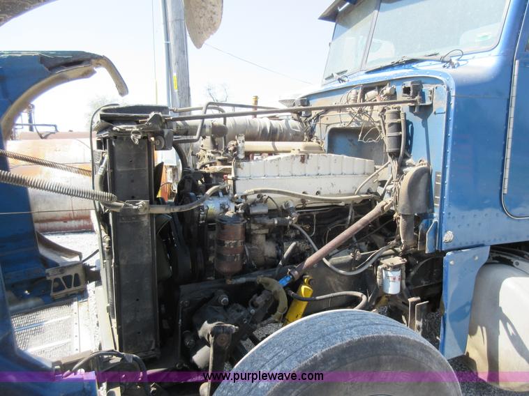 image for item I4593 1992 Peterbilt 359 Glider Kit semi truck