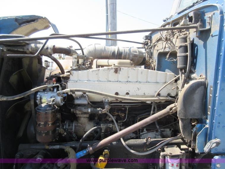 image for item I4593 1992 Peterbilt 359 Glider Kit semi truck