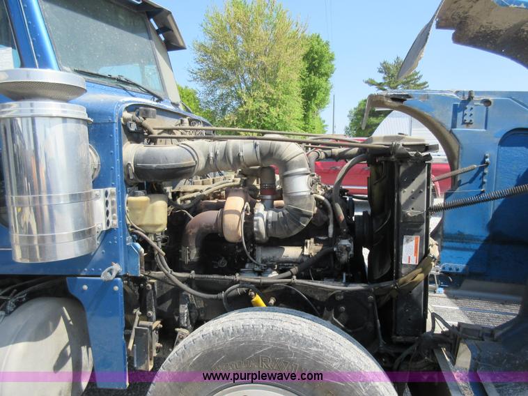 image for item I4593 1992 Peterbilt 359 Glider Kit semi truck