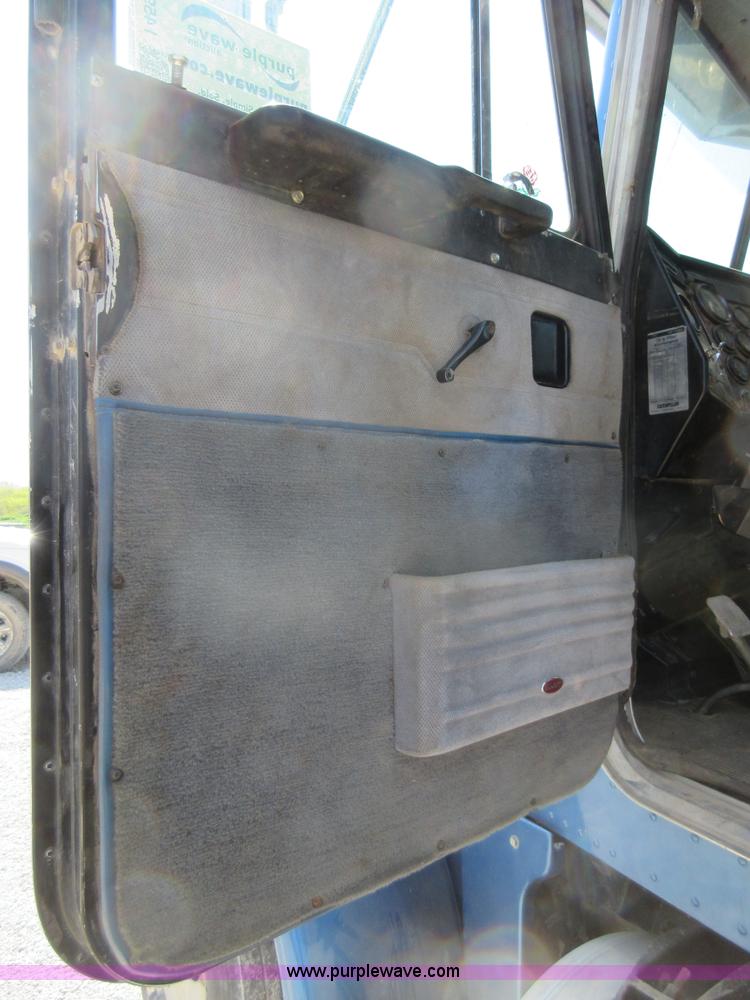 image for item I4593 1992 Peterbilt 359 Glider Kit semi truck