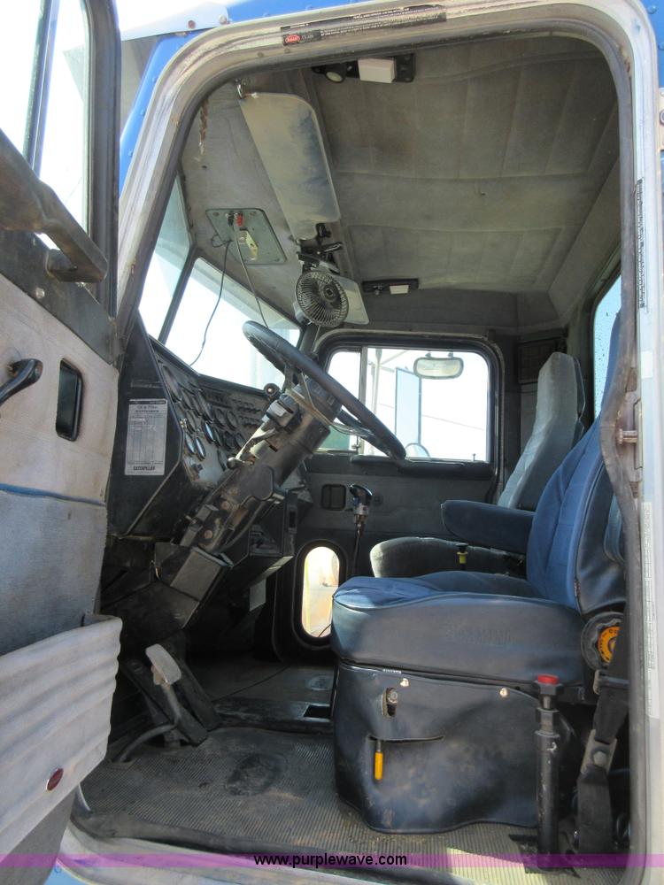 image for item I4593 1992 Peterbilt 359 Glider Kit semi truck