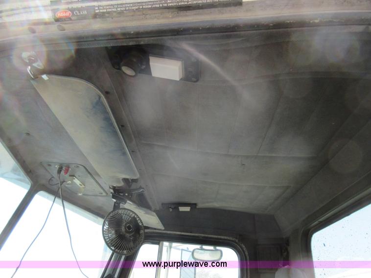 image for item I4593 1992 Peterbilt 359 Glider Kit semi truck