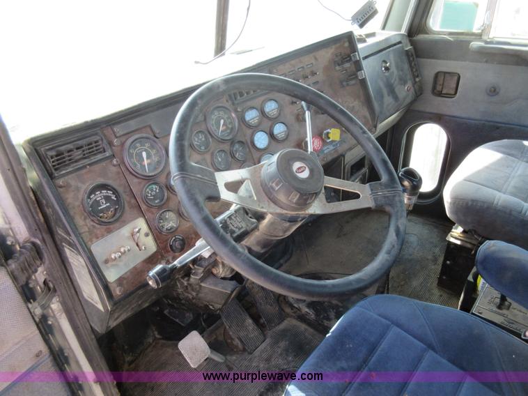 image for item I4593 1992 Peterbilt 359 Glider Kit semi truck