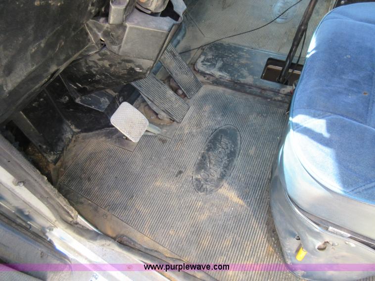 image for item I4593 1992 Peterbilt 359 Glider Kit semi truck