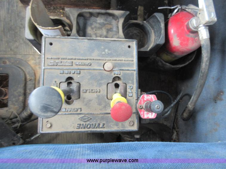 image for item I4593 1992 Peterbilt 359 Glider Kit semi truck