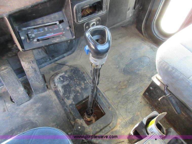 image for item I4593 1992 Peterbilt 359 Glider Kit semi truck