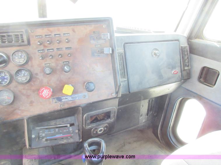 image for item I4593 1992 Peterbilt 359 Glider Kit semi truck