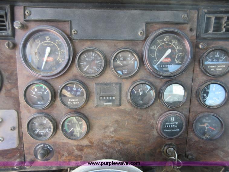 image for item I4593 1992 Peterbilt 359 Glider Kit semi truck