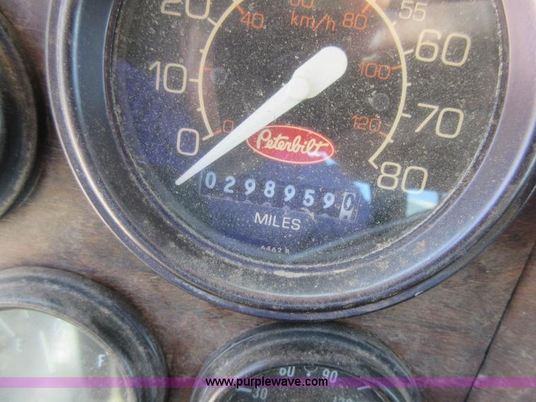 image for item I4593 1992 Peterbilt 359 Glider Kit semi truck