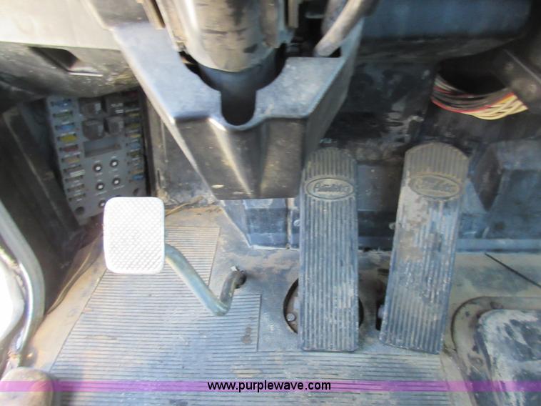 image for item I4593 1992 Peterbilt 359 Glider Kit semi truck