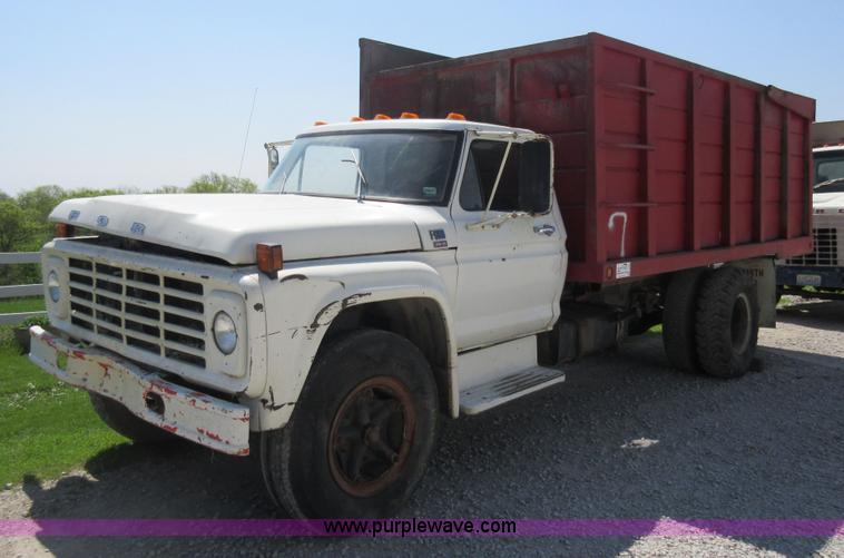 image for item I4594 1979 Ford F600 grain truck