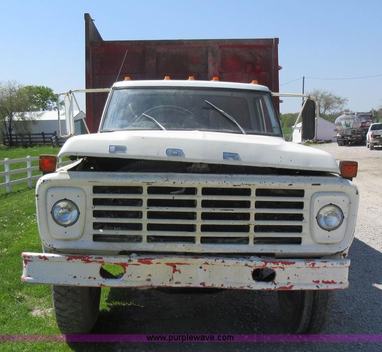 image for item I4594 1979 Ford F600 grain truck