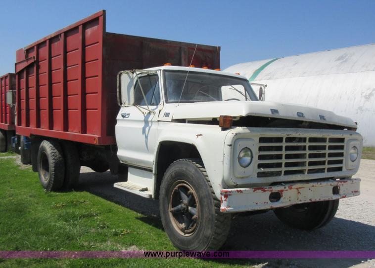 image for item I4594 1979 Ford F600 grain truck