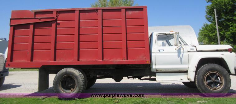 image for item I4594 1979 Ford F600 grain truck