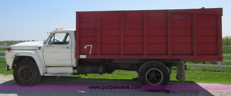 image for item I4594 1979 Ford F600 grain truck
