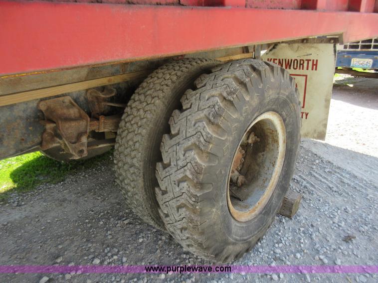 image for item I4594 1979 Ford F600 grain truck
