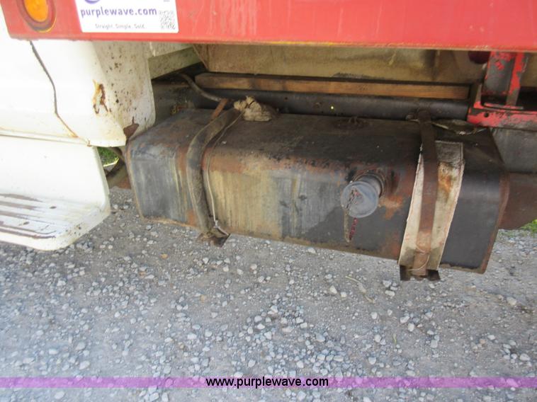 image for item I4594 1979 Ford F600 grain truck