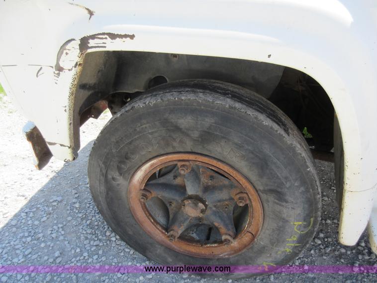 image for item I4594 1979 Ford F600 grain truck