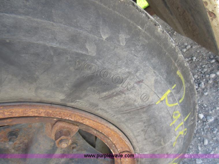 image for item I4594 1979 Ford F600 grain truck