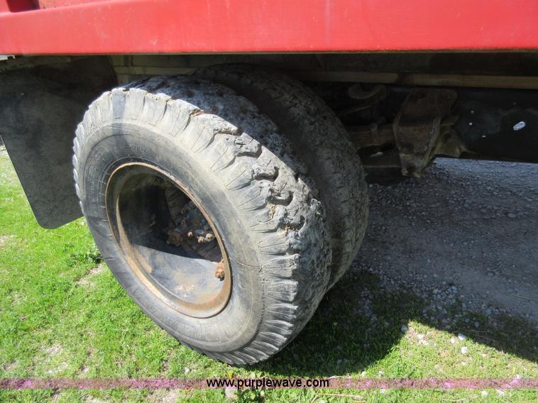 image for item I4594 1979 Ford F600 grain truck