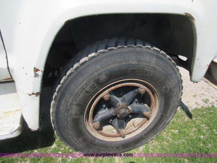 image for item I4594 1979 Ford F600 grain truck