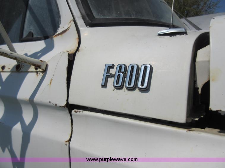 image for item I4594 1979 Ford F600 grain truck