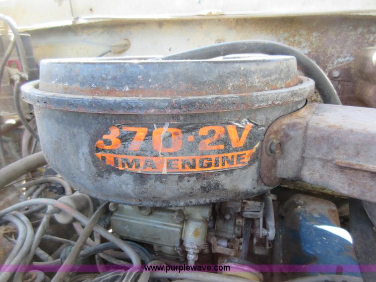 image for item I4594 1979 Ford F600 grain truck