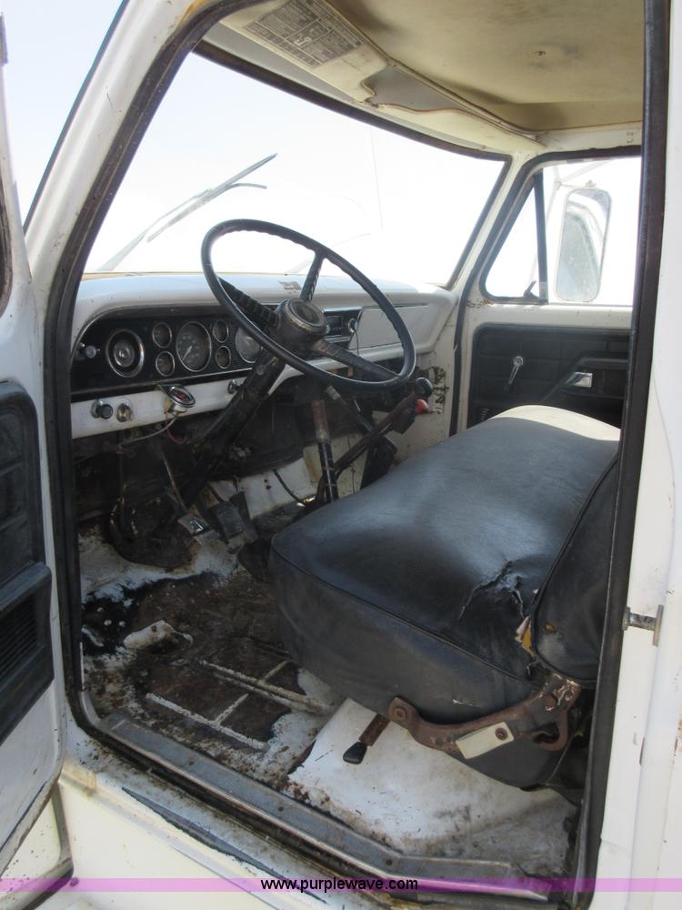 image for item I4594 1979 Ford F600 grain truck