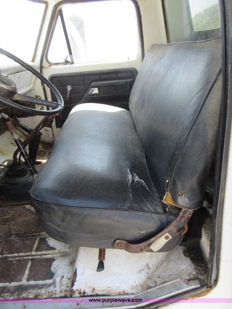 image for item I4594 1979 Ford F600 grain truck