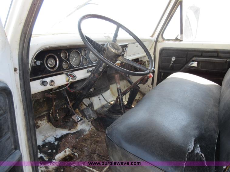 image for item I4594 1979 Ford F600 grain truck