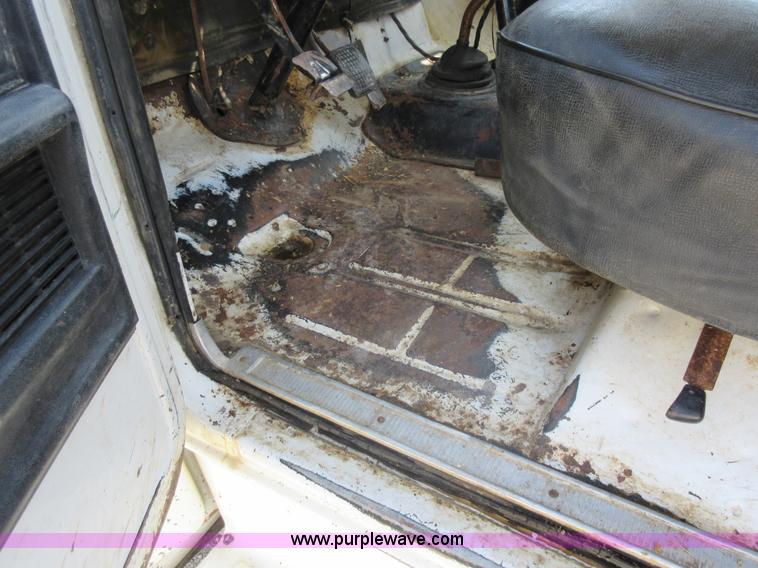 image for item I4594 1979 Ford F600 grain truck