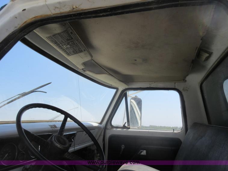 image for item I4594 1979 Ford F600 grain truck