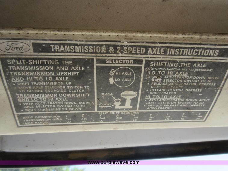 image for item I4594 1979 Ford F600 grain truck