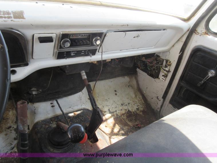 image for item I4594 1979 Ford F600 grain truck