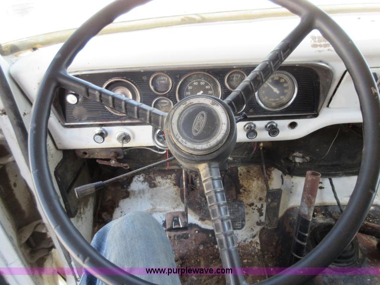 image for item I4594 1979 Ford F600 grain truck