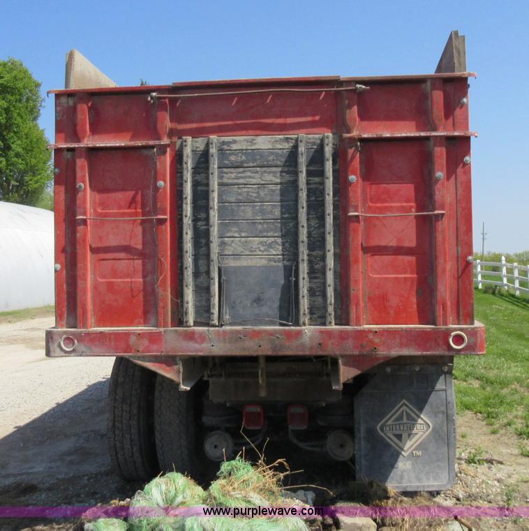 image for item I4596 1988 Kenworth T600 grain truck