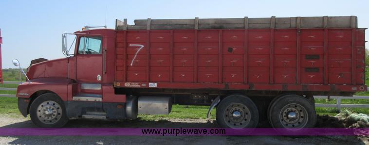 image for item I4596 1988 Kenworth T600 grain truck